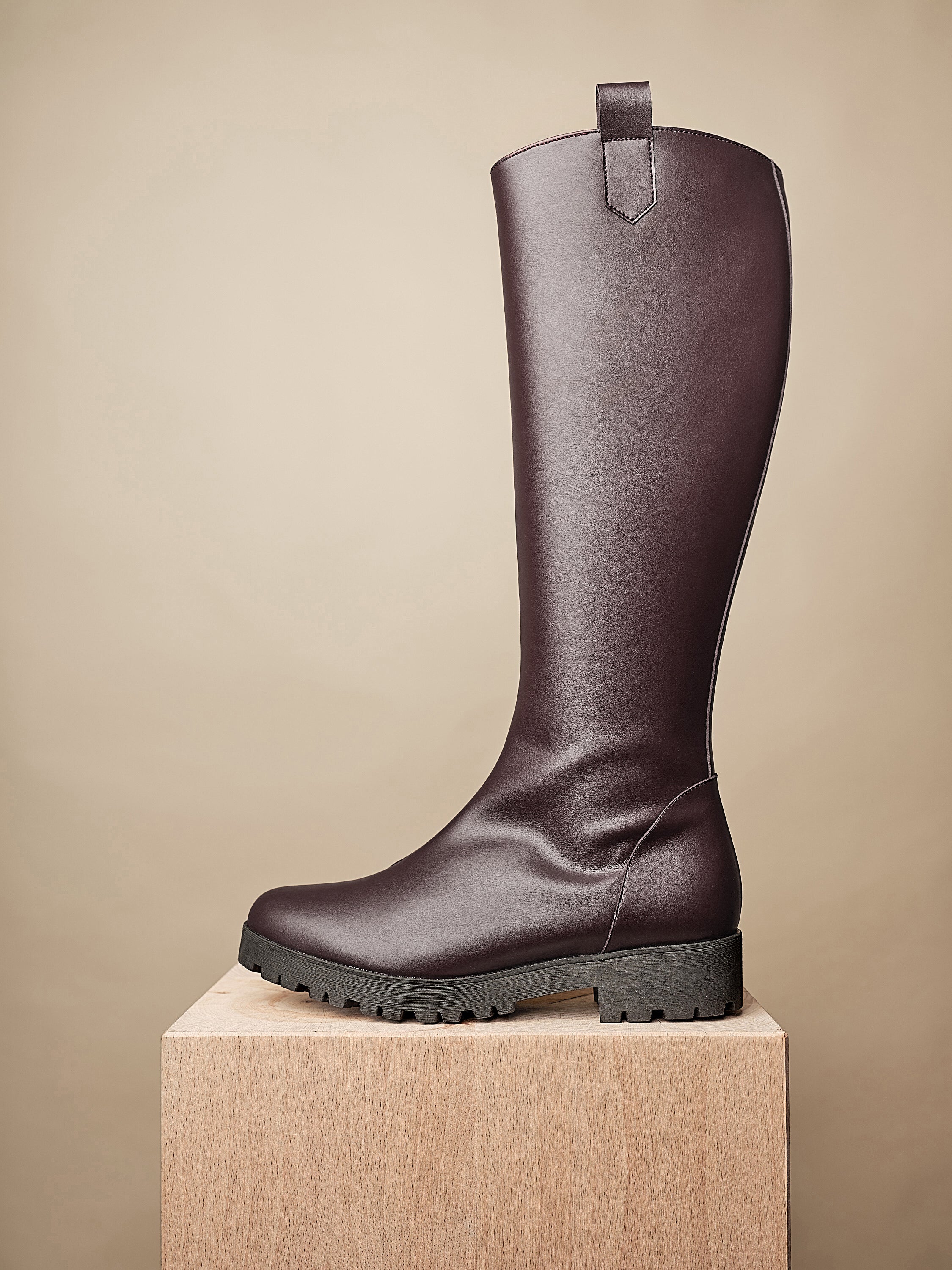 Last Call Fargo Tall Hiker Burgundy Size 41