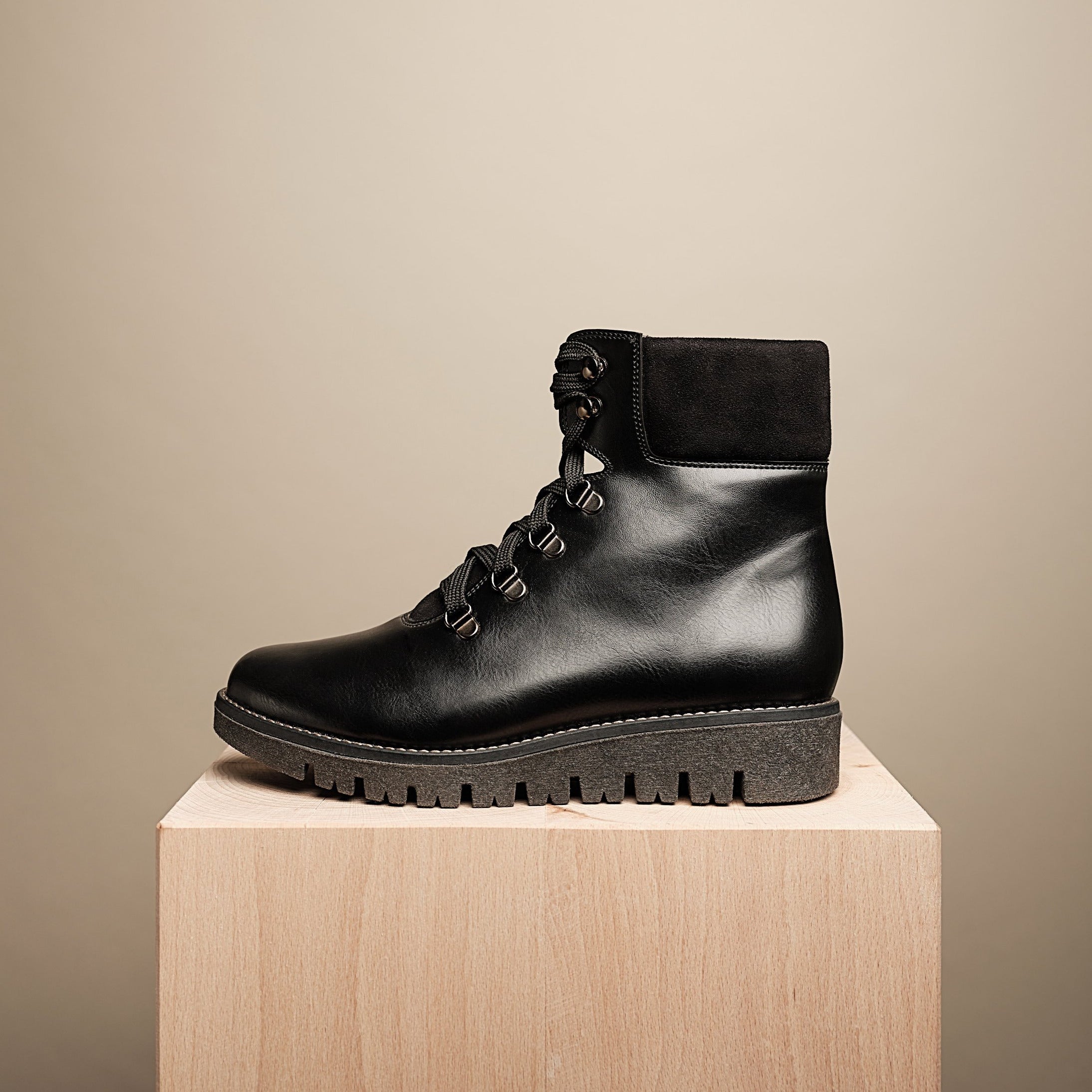 BHAVA Vegan comfort Ranger hiking boot black