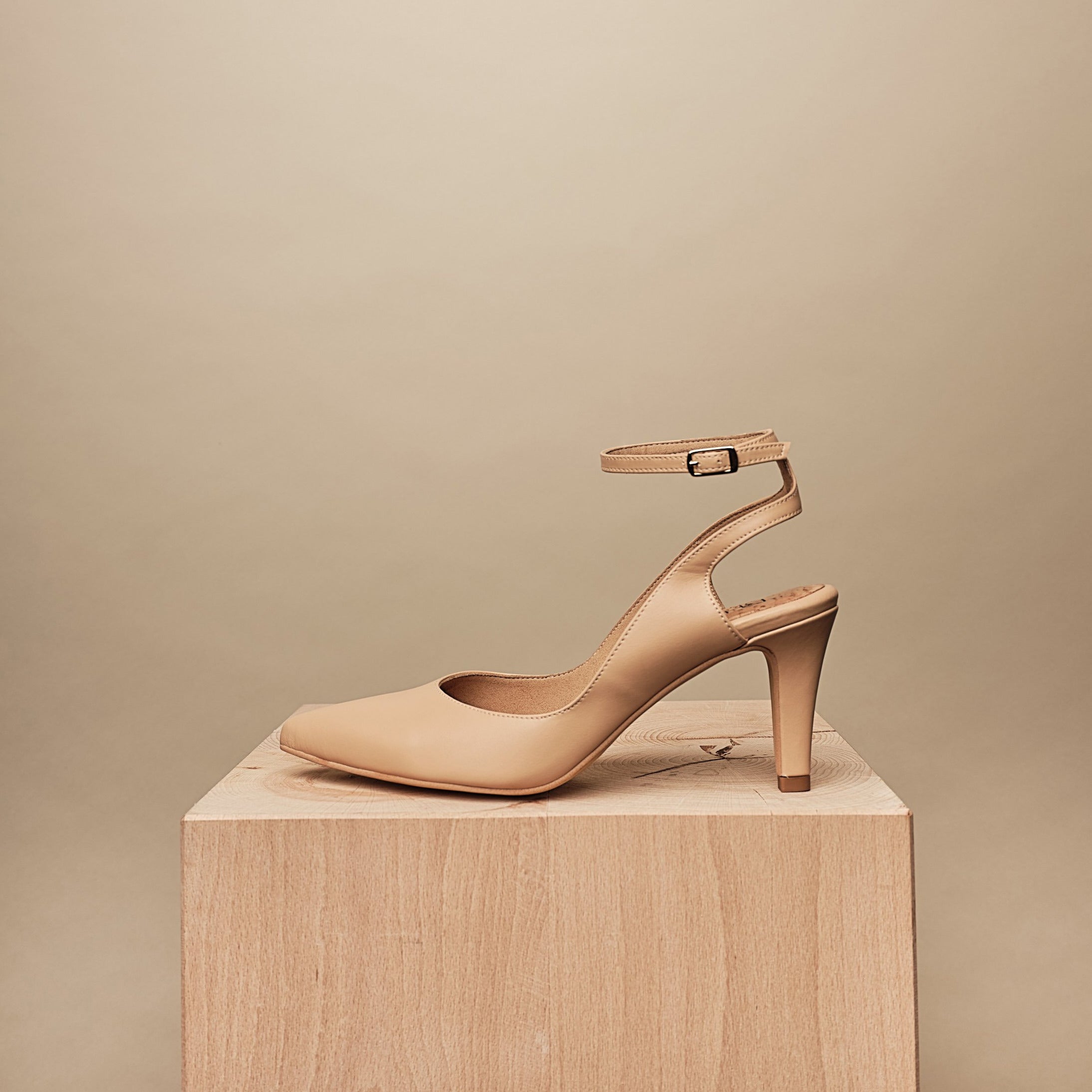 LAST CHANCE ESPERANZA ANKLE STRAP PUMP