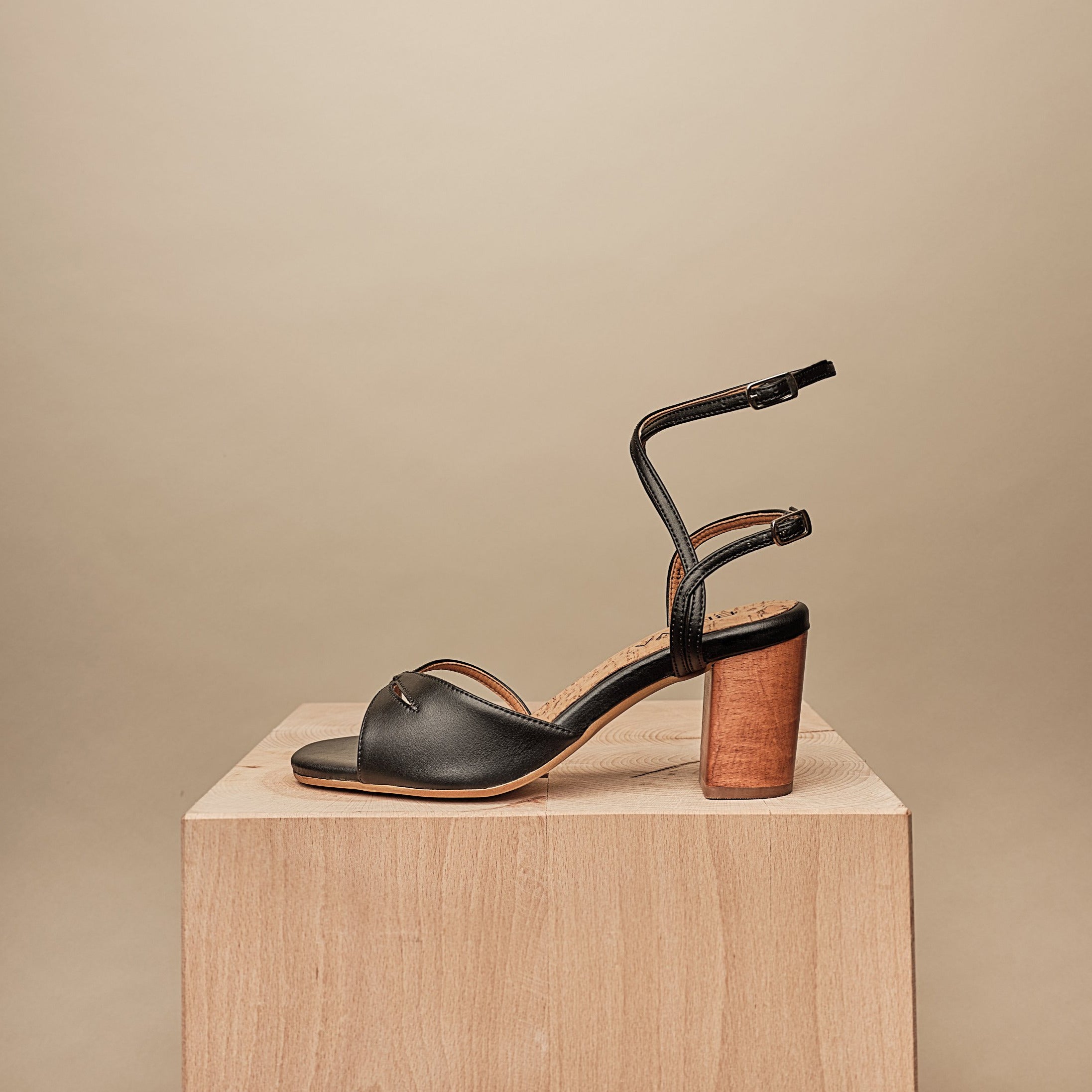 VEGAN AMBER STRAPPY HEEL COMFORT SANDAL BLACK