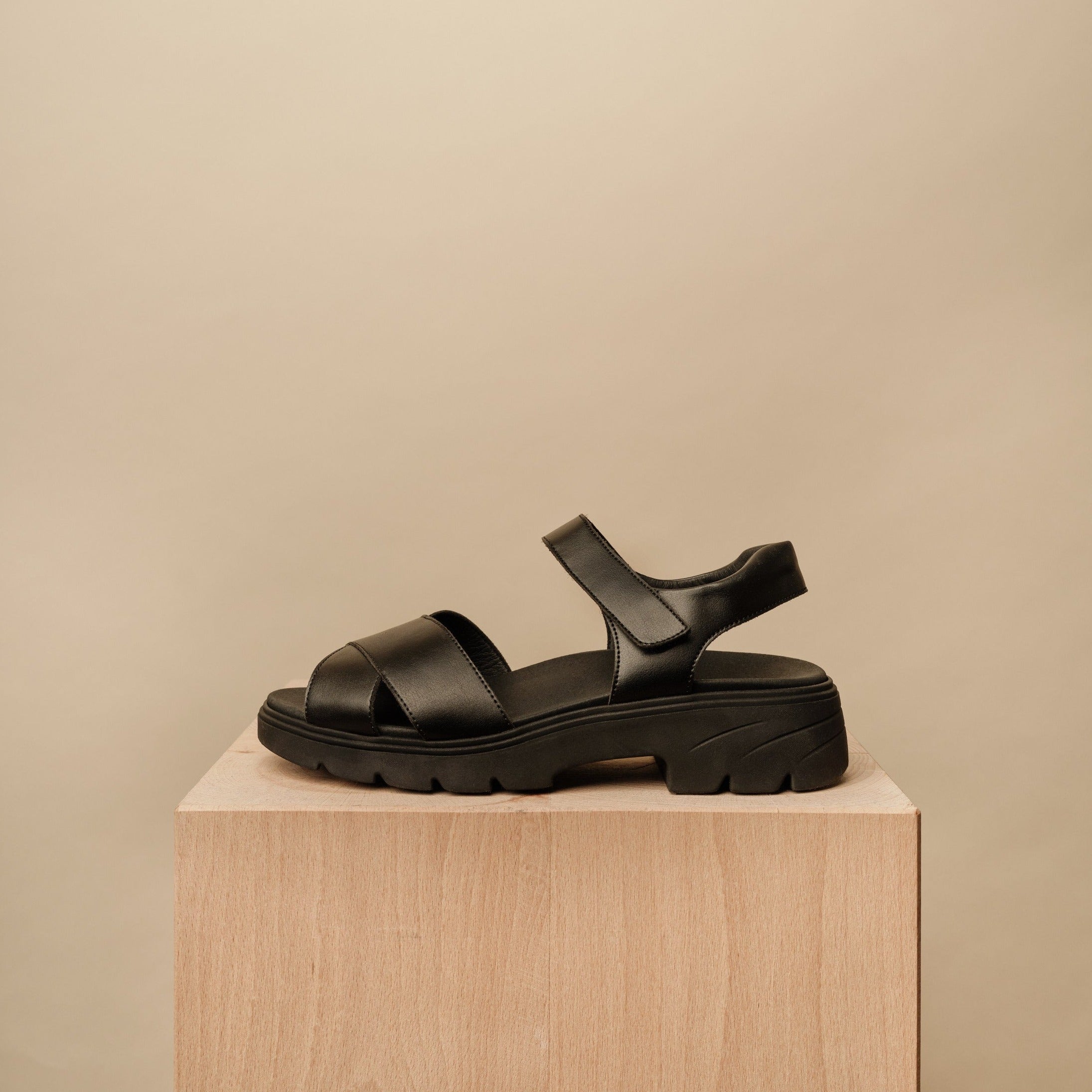 BAIRATHI Men Black Sandals - Buy BAIRATHI Men Black Sandals Online at Best  Price - Shop Online for Footwears in India | Flipkart.com