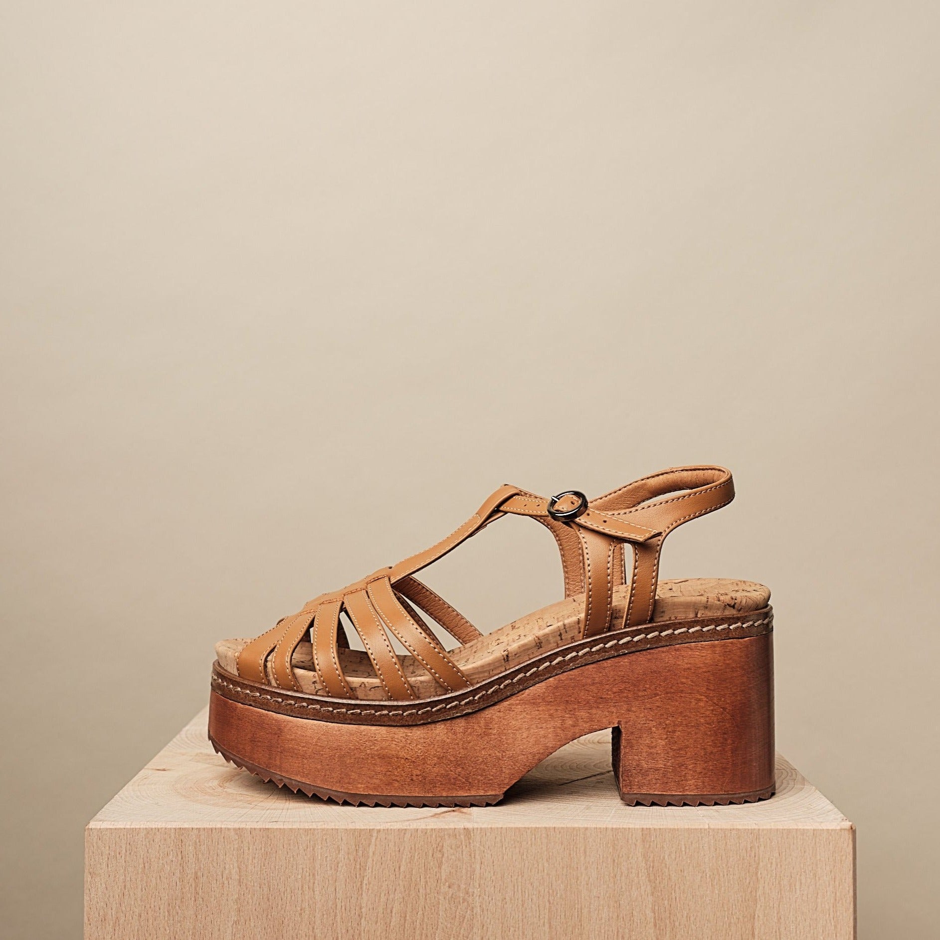 Lucky Brand Leather Haidlee Platform 70s Wood Strap Block Chunky Sandal 7 |  Chunky sandals, Leather, Lucky brand