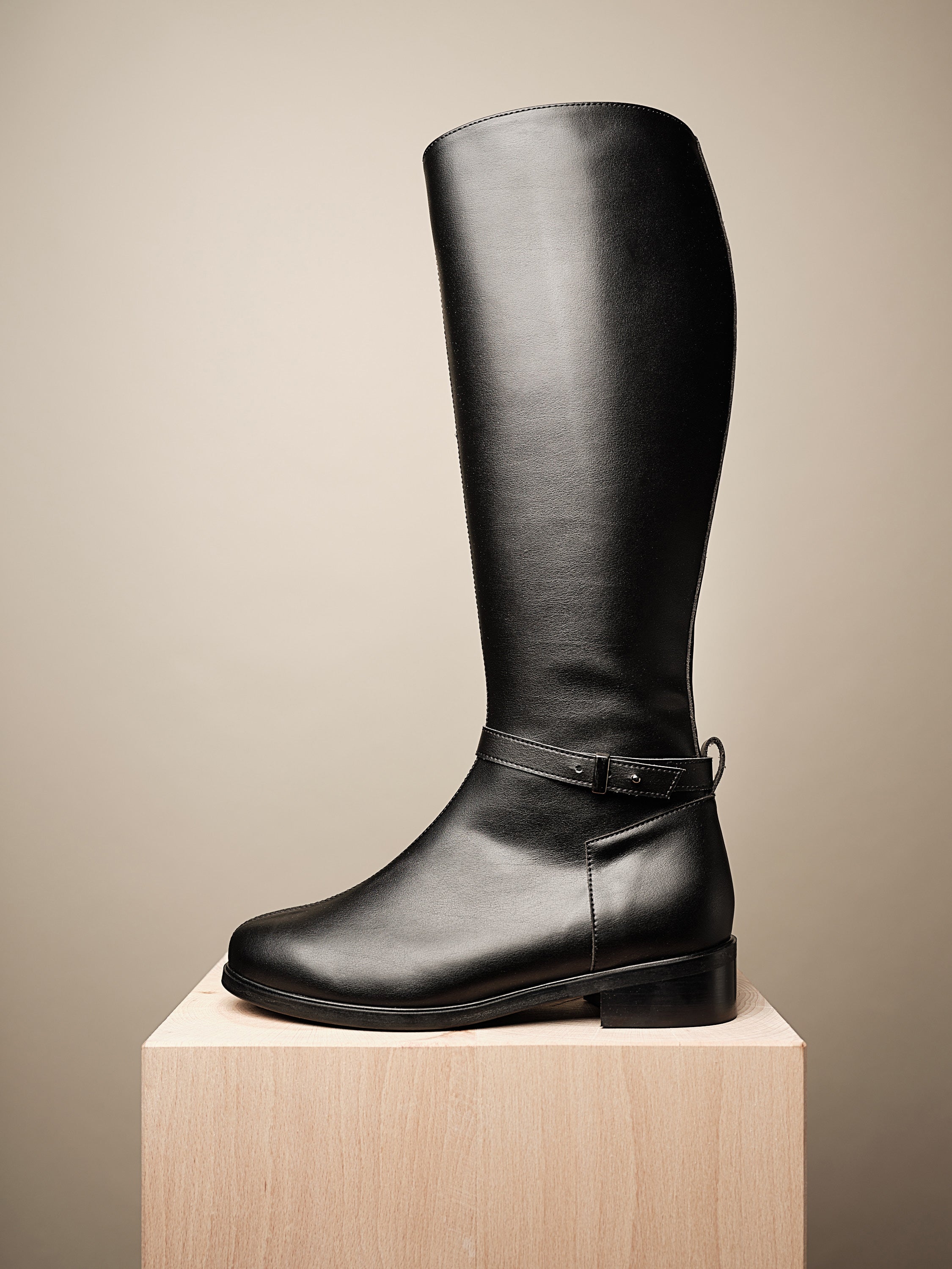 Leather knee shop boots sale